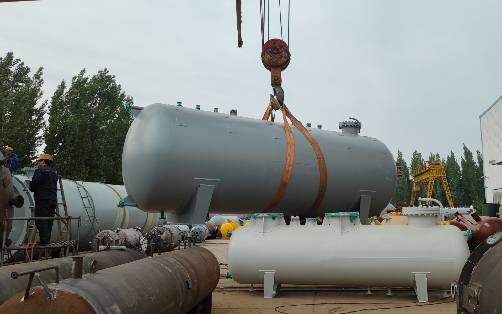 儲(chǔ)罐容器_壓力容器_低溫儲(chǔ)罐_菏澤花王壓力容器